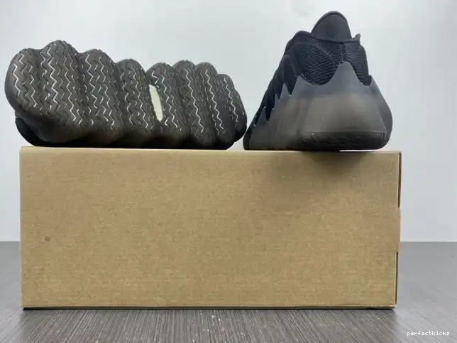 YEEZY ADIDAS H68032 400 0519